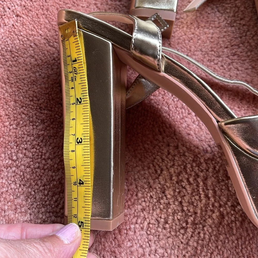 Lulus gold dressy /wedding shoes almost new - Picture 6 of 17